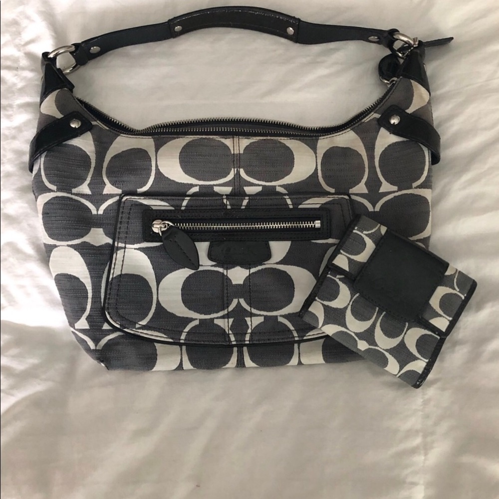 Signature C grey purse/wallet